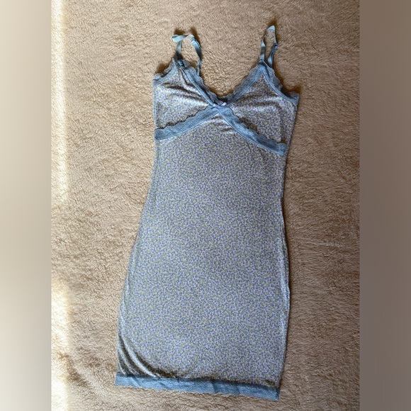 Floral lace bodycon mini dress - Picture 1 of 2